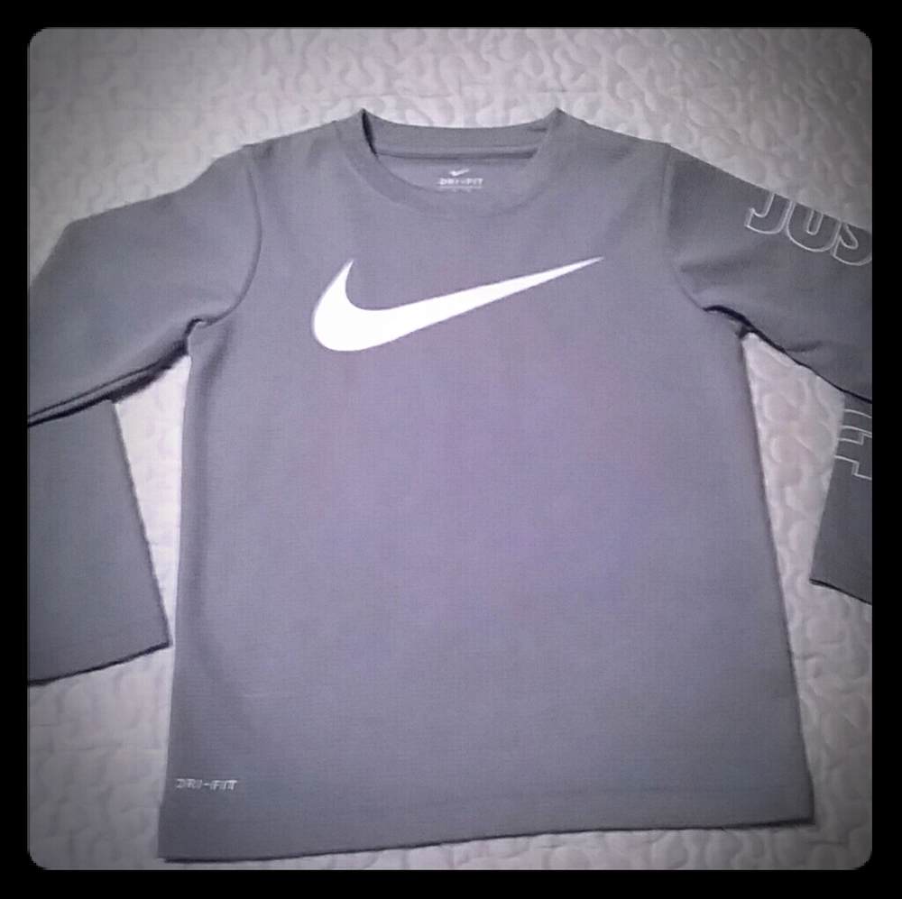 NIKE Youth L/S Shirt